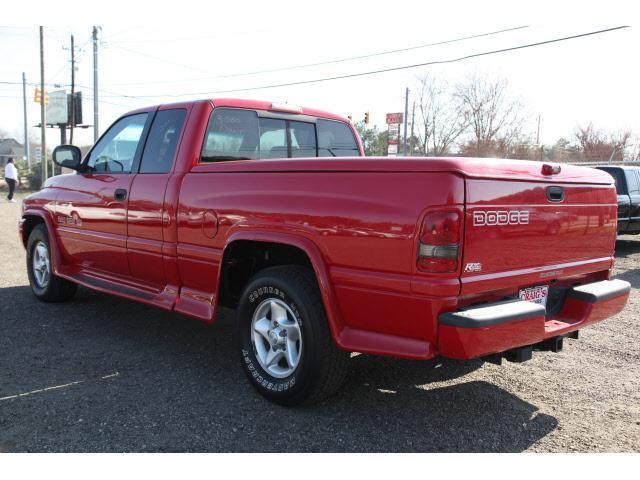 Dodge Ram Pickup 2000 photo 3