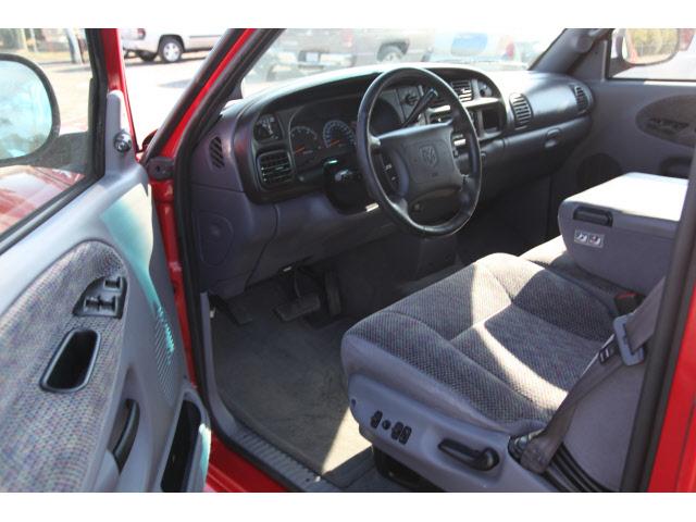 Dodge Ram Pickup 2000 photo 4