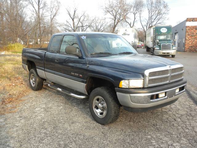 Dodge Ram Pickup 2000 photo 1