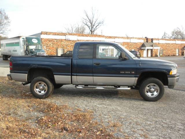 Dodge Ram Pickup 2000 photo 2