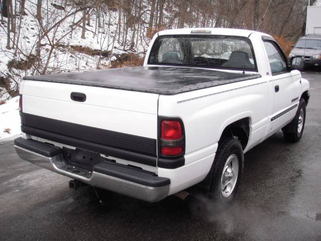 Dodge Ram Pickup 2000 photo 1
