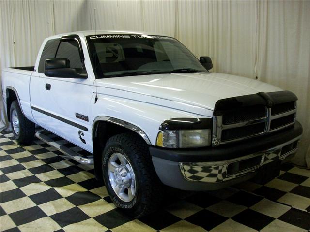 Dodge Ram Pickup 2000 photo 2