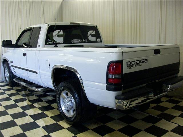 Dodge Ram Pickup 2000 photo 3