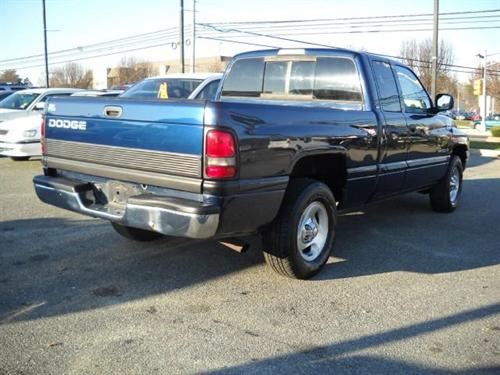Dodge Ram Pickup 2000 photo 2