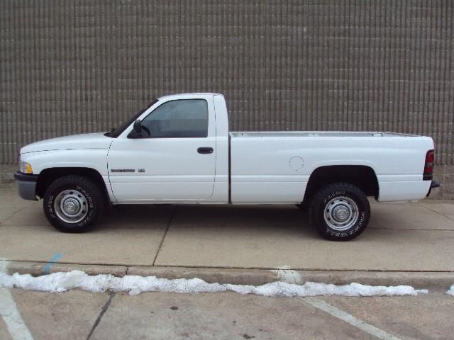 Dodge Ram Pickup 2000 photo 1