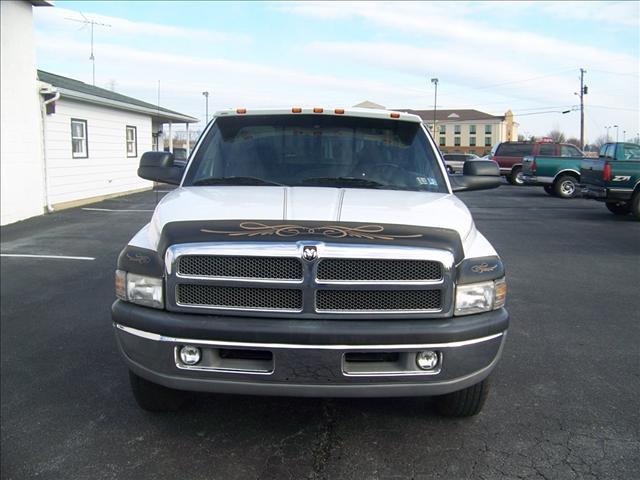Dodge Ram Pickup 2000 photo 1