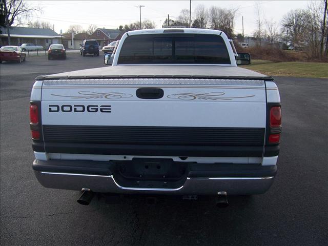 Dodge Ram Pickup 2000 photo 3