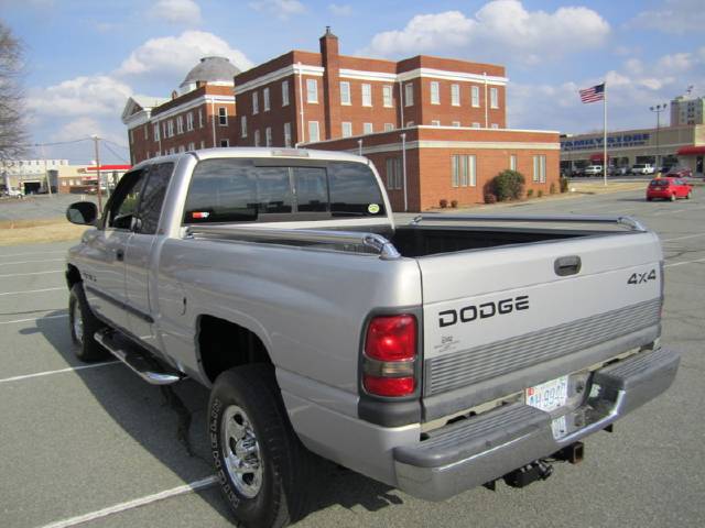 Dodge Ram Pickup 2000 photo 4