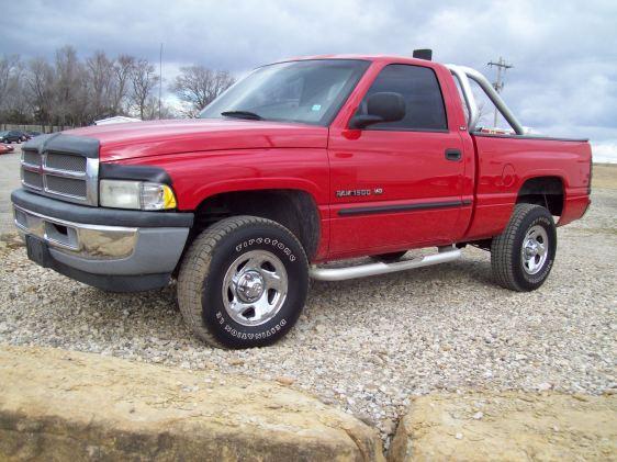 Dodge Ram Pickup 2000 photo 2