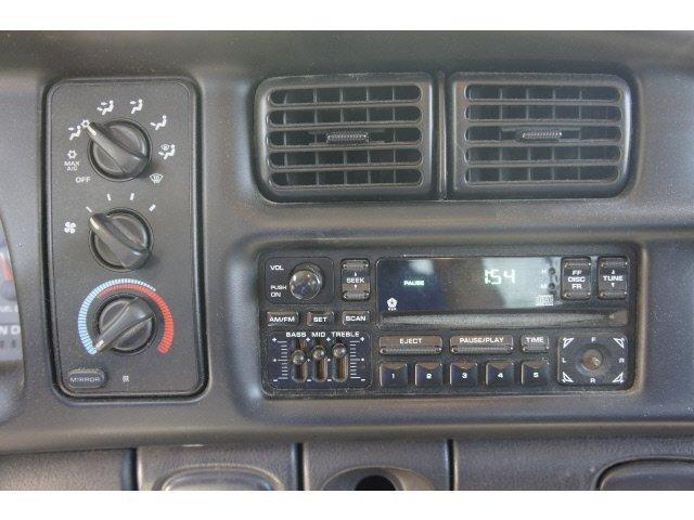 Dodge Ram Pickup 2000 photo 2