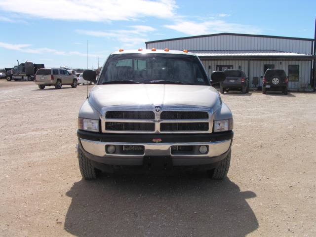 Dodge Ram Pickup 2000 photo 1