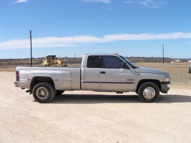 Dodge Ram Pickup 2000 photo 2