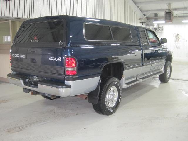 Dodge Ram Pickup 2000 photo 2