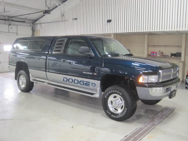 Dodge Ram Pickup 2000 photo 3