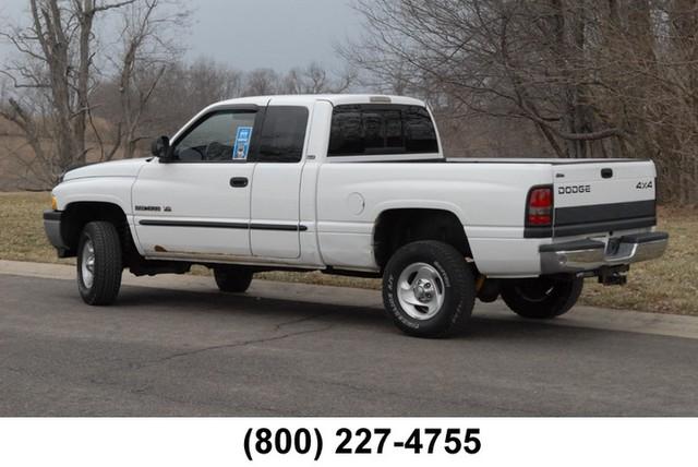Dodge Ram Pickup 2000 photo 1