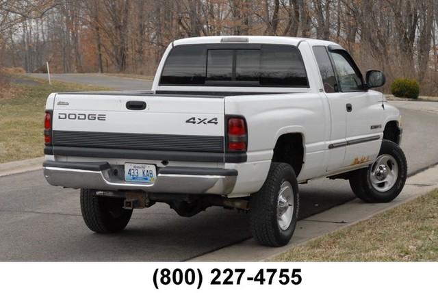 Dodge Ram Pickup 2000 photo 2