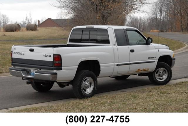 Dodge Ram Pickup 2000 photo 3