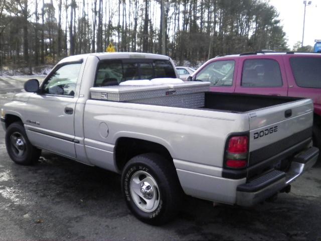 Dodge Ram Pickup 2001 photo 1