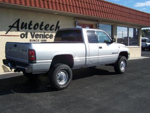 Dodge Ram Pickup 2001 photo 2