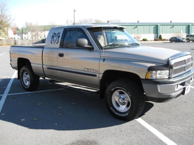 Dodge Ram Pickup 2001 photo 2