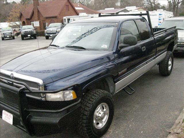 Dodge Ram Pickup 2001 photo 2