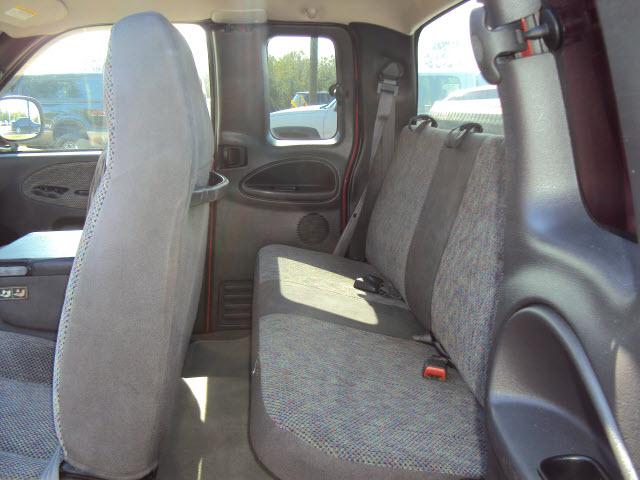 Dodge Ram Pickup 2001 photo 4