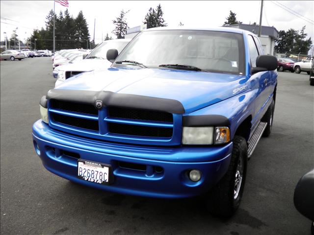 Dodge Ram Pickup 2001 photo 2