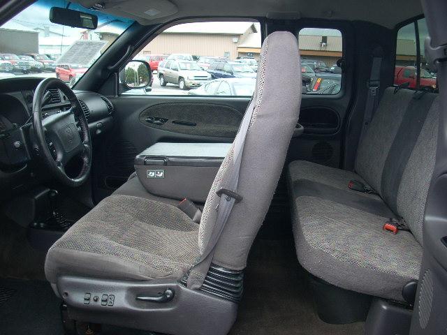 Dodge Ram Pickup 2001 photo 2