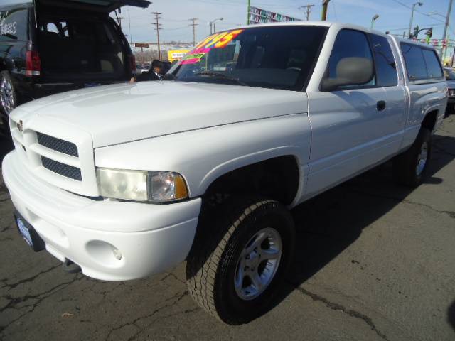 Dodge Ram Pickup 2001 photo 4