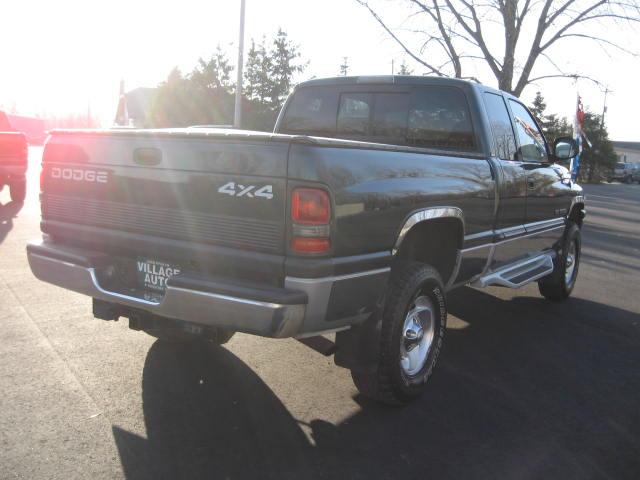 Dodge Ram Pickup 3/4 Ton - 4x4 Wheelstires Pickup