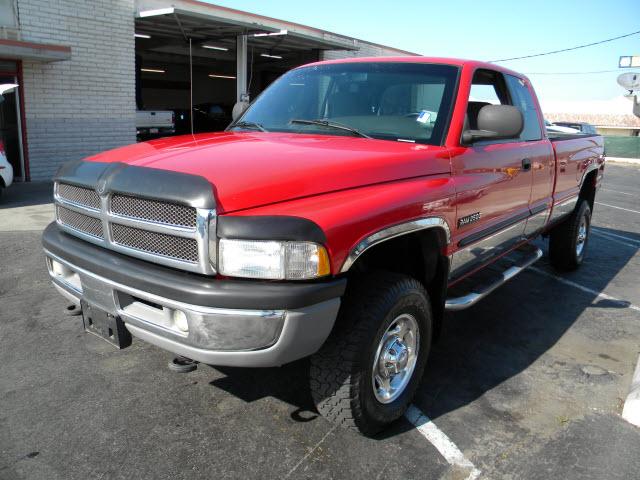 Dodge Ram Pickup 2001 photo 2