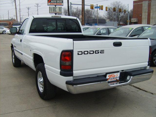 Dodge Ram Pickup 2001 photo 3