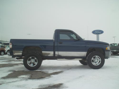 Dodge Ram Pickup 2001 photo 3