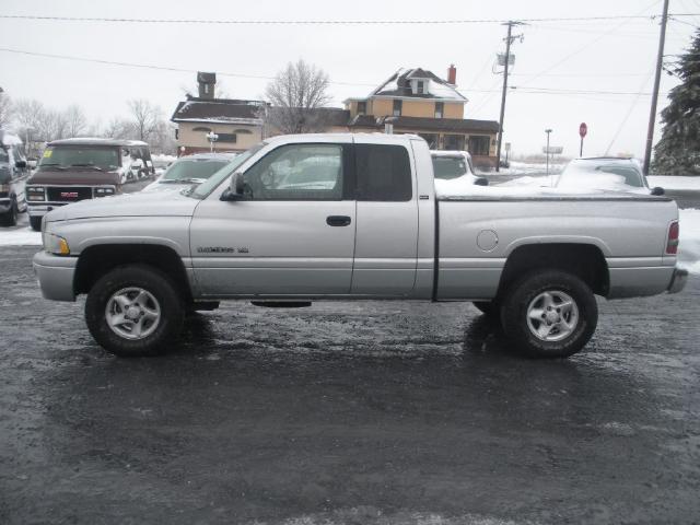 Dodge Ram Pickup 2001 photo 2