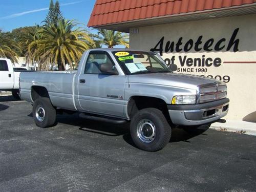 Dodge Ram Pickup 2001 photo 2