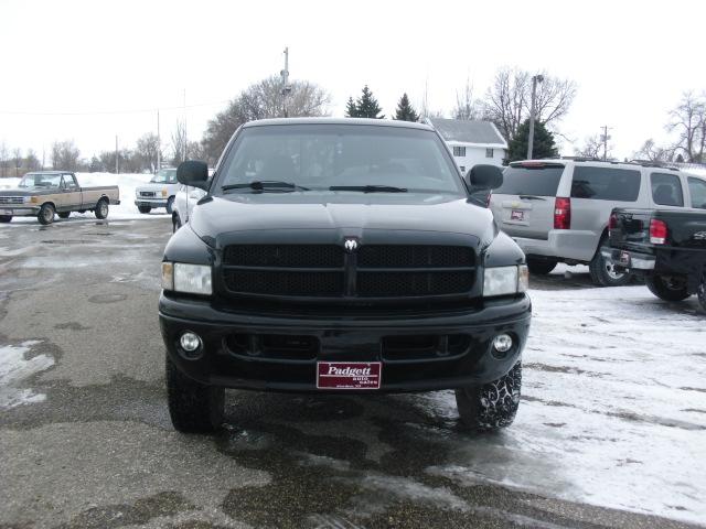 Dodge Ram Pickup 2001 photo 2