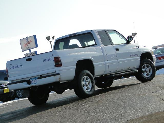 Dodge Ram Pickup 2001 photo 1