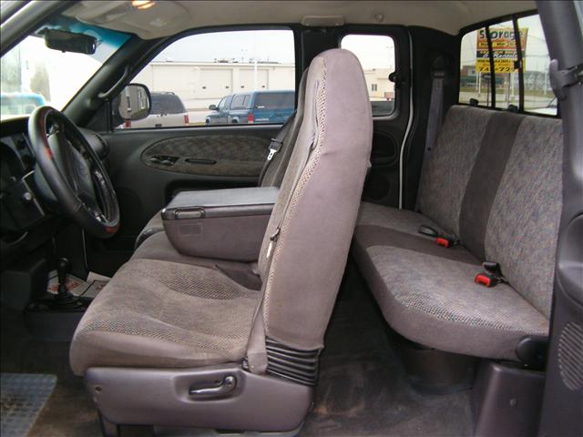 Dodge Ram Pickup 2001 photo 2