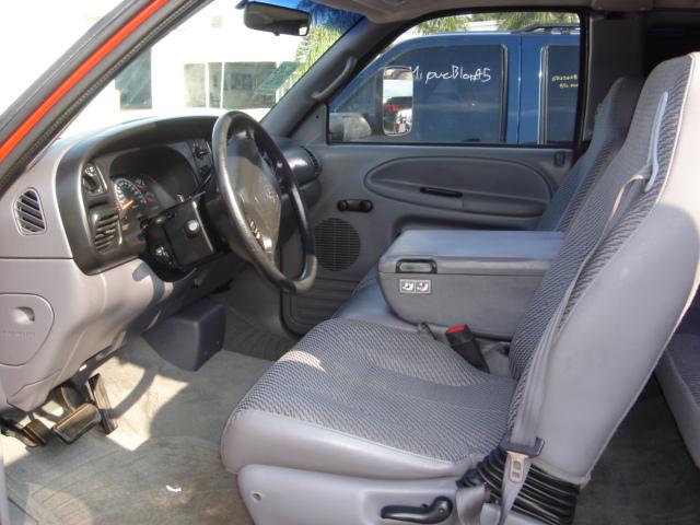 Dodge Ram Pickup 2001 photo 2