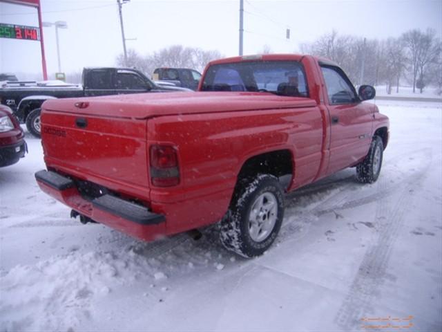 Dodge Ram Pickup 2001 photo 3