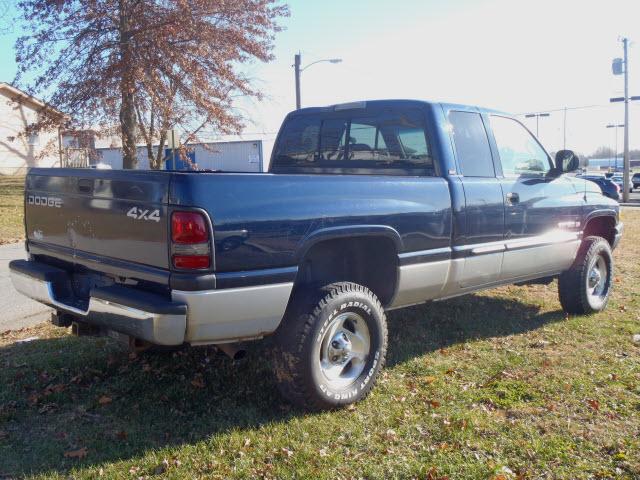 Dodge Ram Pickup 2001 photo 1