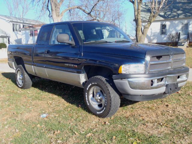 Dodge Ram Pickup 2001 photo 2
