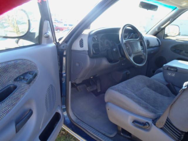 Dodge Ram Pickup 2001 photo 3