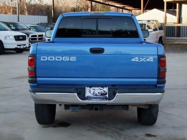 Dodge Ram Pickup 2001 photo 2
