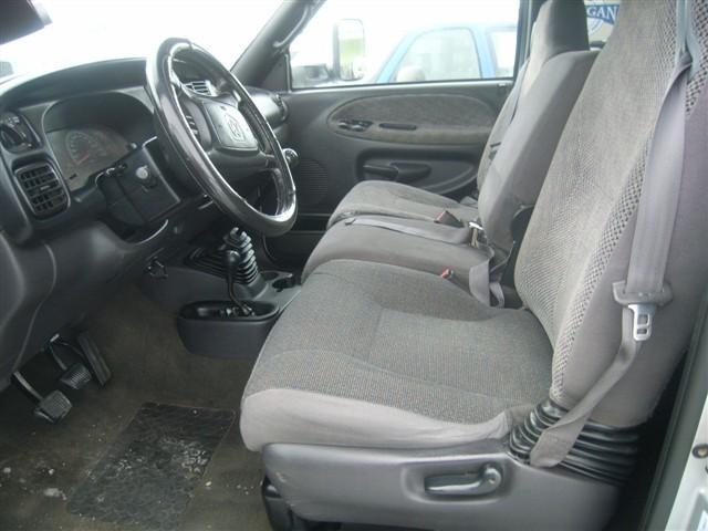 Dodge Ram Pickup 2001 photo 2