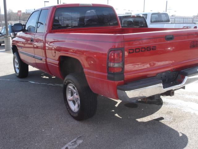 Dodge Ram Pickup 2001 photo 2