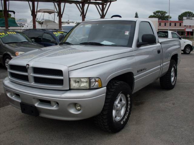 Dodge Ram Pickup 2001 photo 1