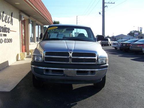 Dodge Ram Pickup 2001 photo 4