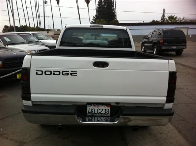 Dodge Ram Pickup 2001 photo 2