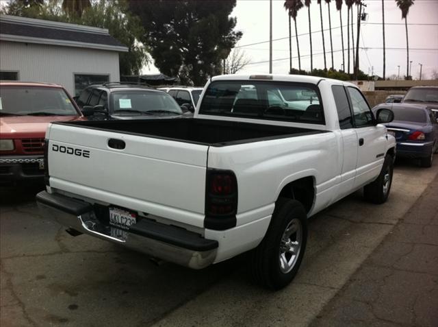 Dodge Ram Pickup 2001 photo 3